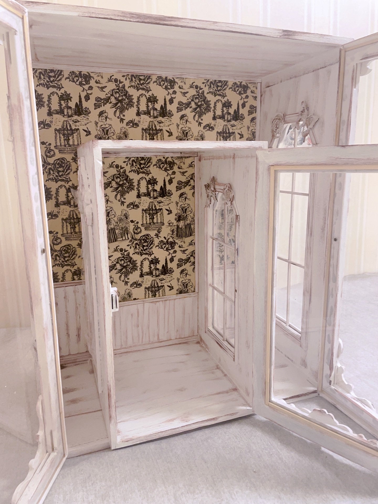 Vitrine de maison de poupée personnalisable à l'échelle 1:6 avec motif rose rétro pour meubles miniatures de poupée Blythe