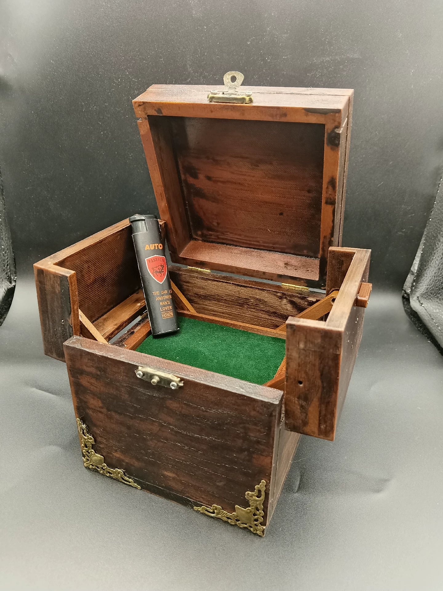 Caja de joyería antigua impresa en 3D para casa de muñecas en miniatura