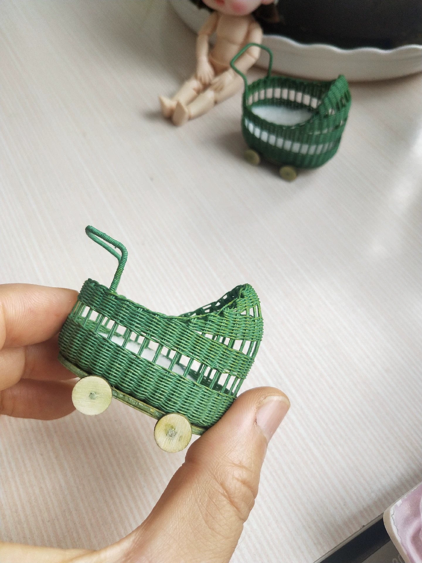 1:12 Scale Miniature Green Car Toy For Dollhouse Photography Prop