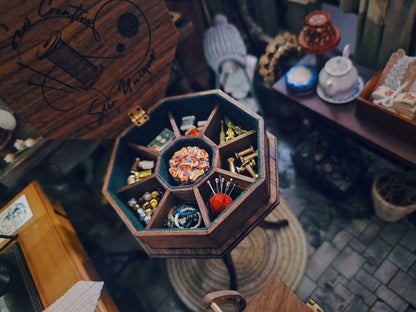 Mesa de costura vintage a escala 1:6, muebles para casa de muñecas en miniatura