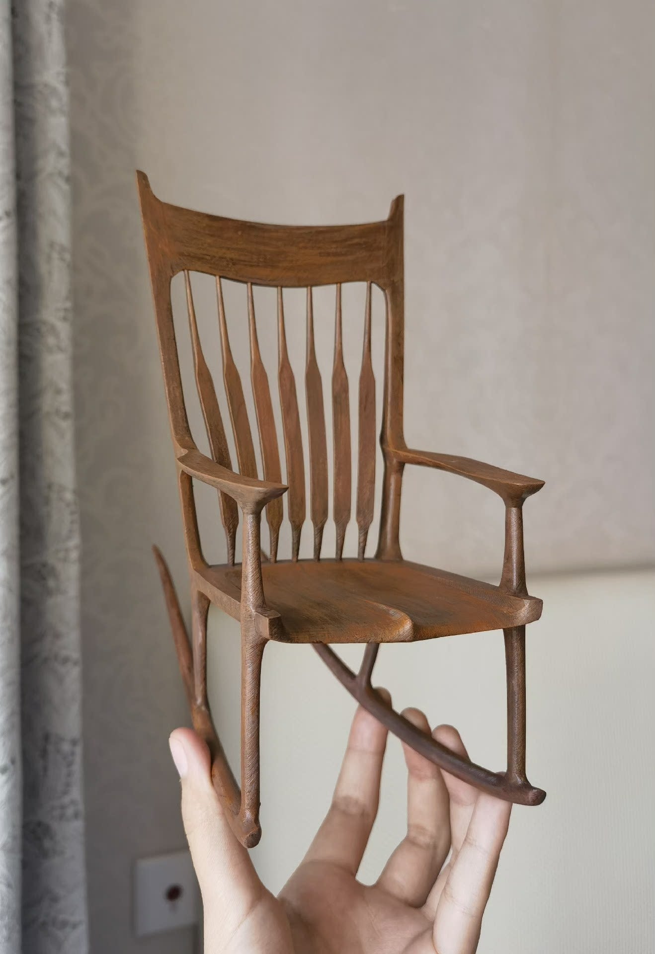 Silla mecedora Maloof Windsor a escala 1:6, muebles para casa de muñecas en miniatura