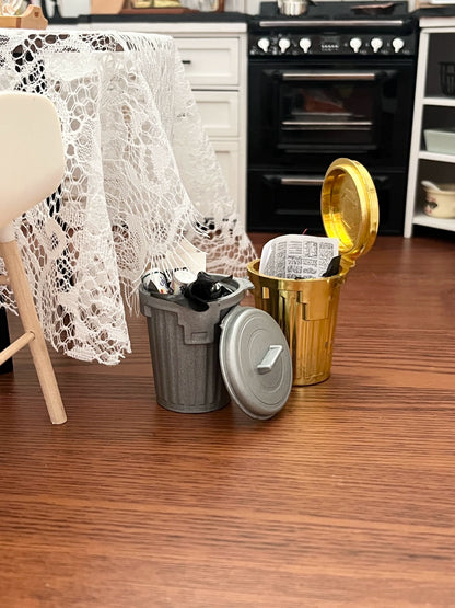 Poubelle dorée miniature pour maison de poupée, accessoire pour poupées à l'échelle 1:12, meuble miniature pour poupées à l'échelle 1:6