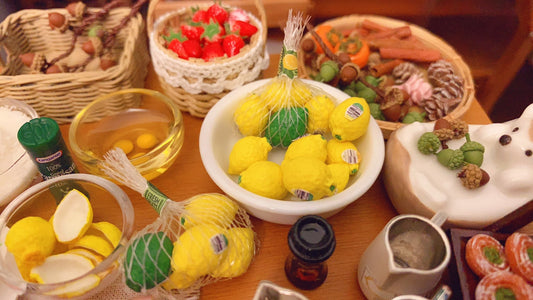 1:12 Scale Miniature Lemon Basket With 5 Lemons For Dollhouse Kitchen Decor