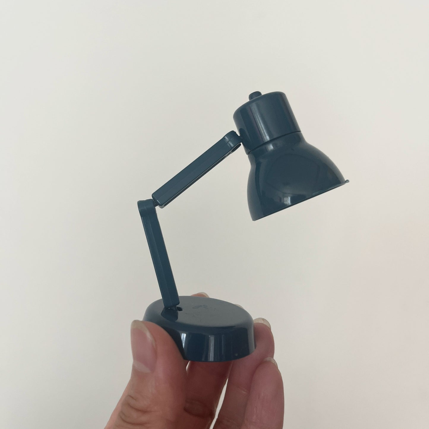 Accesorios BJD a escala 1:3, casa de muñecas a escala 1:4, muebles en miniatura, lámpara, despertador, cuaderno y bolso.