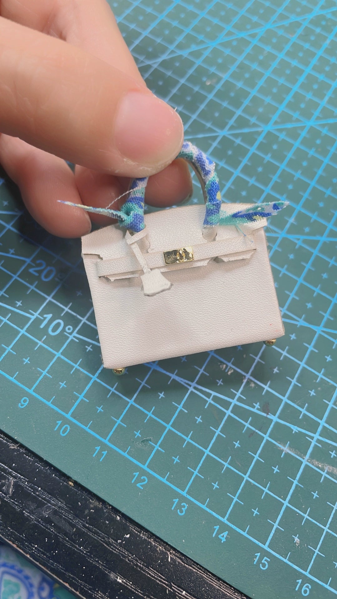 Sac à main miniature pour poupée à l'échelle 1:6, Milkshake blanc