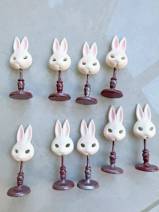 Máscara de conejo blanco en miniatura a escala 1:12, casa de muñecas, escena de pastelería, muebles en miniatura
