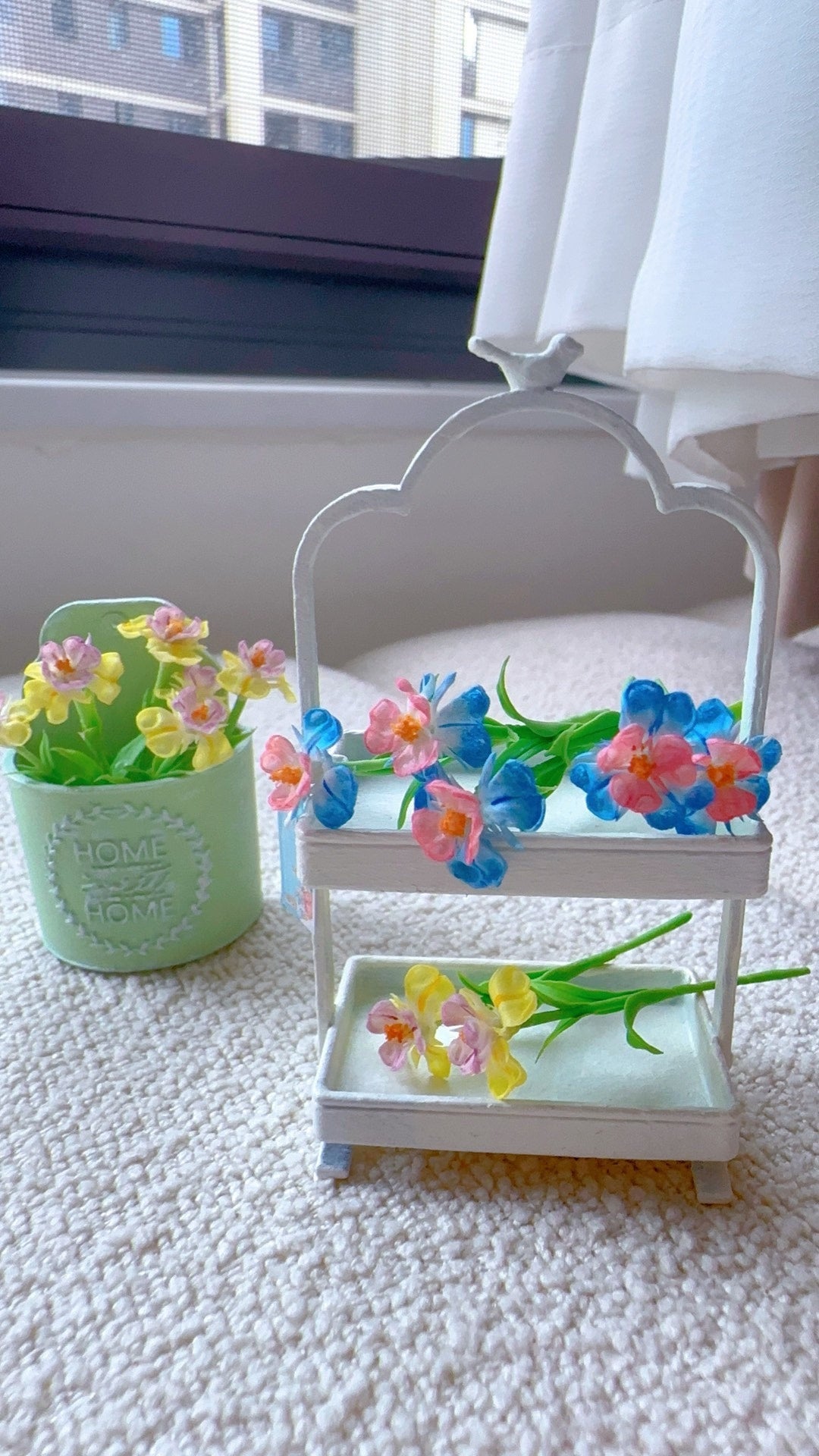 Miniatura de arcilla a escala 1:12 con flor de iris para decoración de casa de muñecas, accesorio para muebles en miniatura