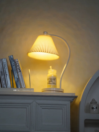 Lampe de table plissée crème à l'échelle 1:6, meuble miniature pour maison de poupée, décoration BJD Blythe, éclairage commutable sans fil