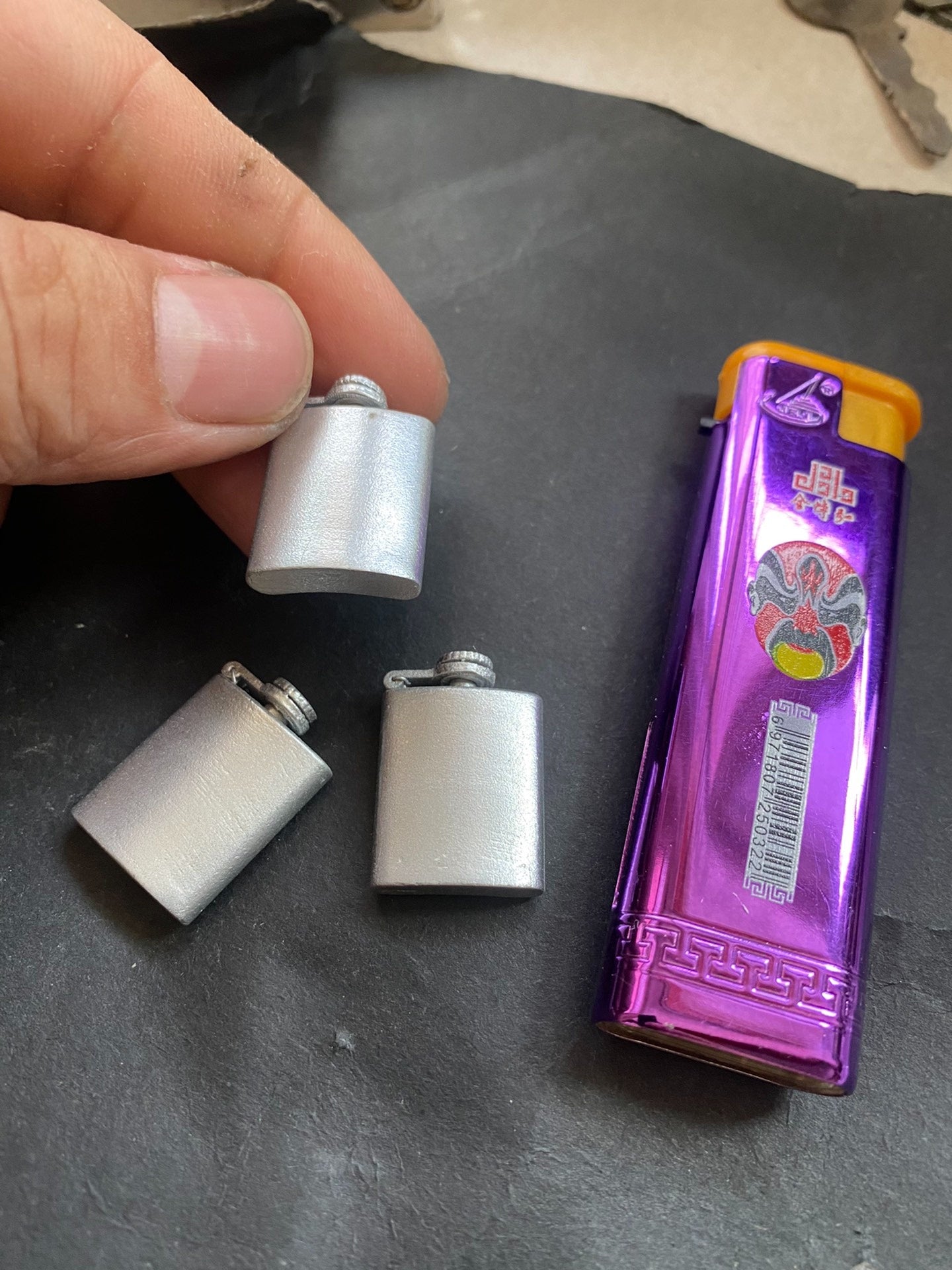 1:6 Scale Miniature Wine Flask 3D Printed Accessory For Action Figures 3 Parts Assembly