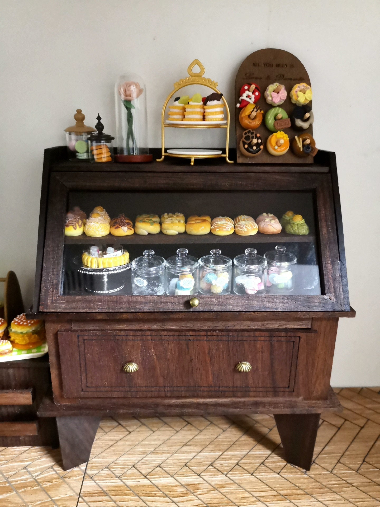 Juego de muebles en miniatura de nogal negro a escala 1:12 para casa de muñecas