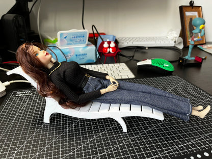 Chaise longue miniature pour maison de poupée à l'échelle 1:6