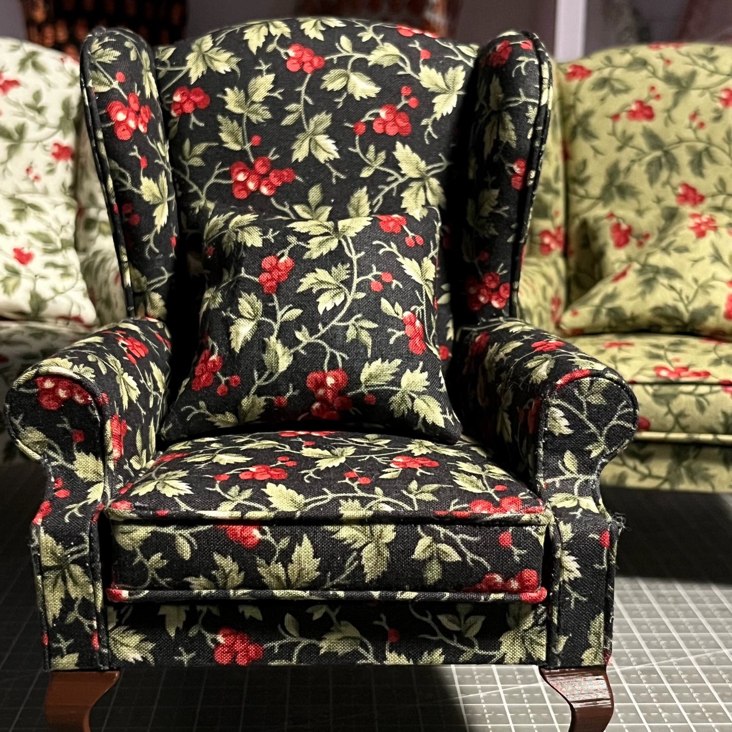 Fauteuil miniature à l'échelle 1:6 pour maison de poupée