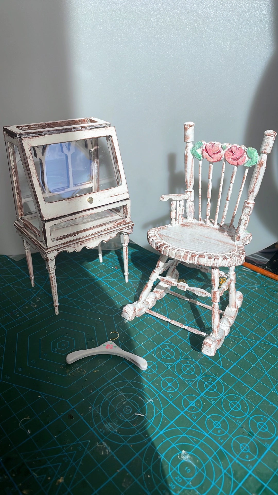 Mecedora vintage blanca a escala 1:6, muebles de casa de muñecas en miniatura para muñeca Blythe