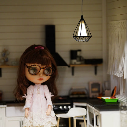 Lámpara colgante con marco blanco y negro para casa de muñecas en miniatura BJD a escala 1:6, accesorio para escena Blythe, estilo industrial nórdico, con carga móvil