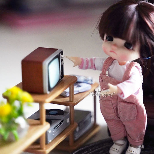 Modelo de televisión en miniatura DIY a escala 1:12, muebles de casa de muñecas retro para GSC, escena del bosque de Molly
