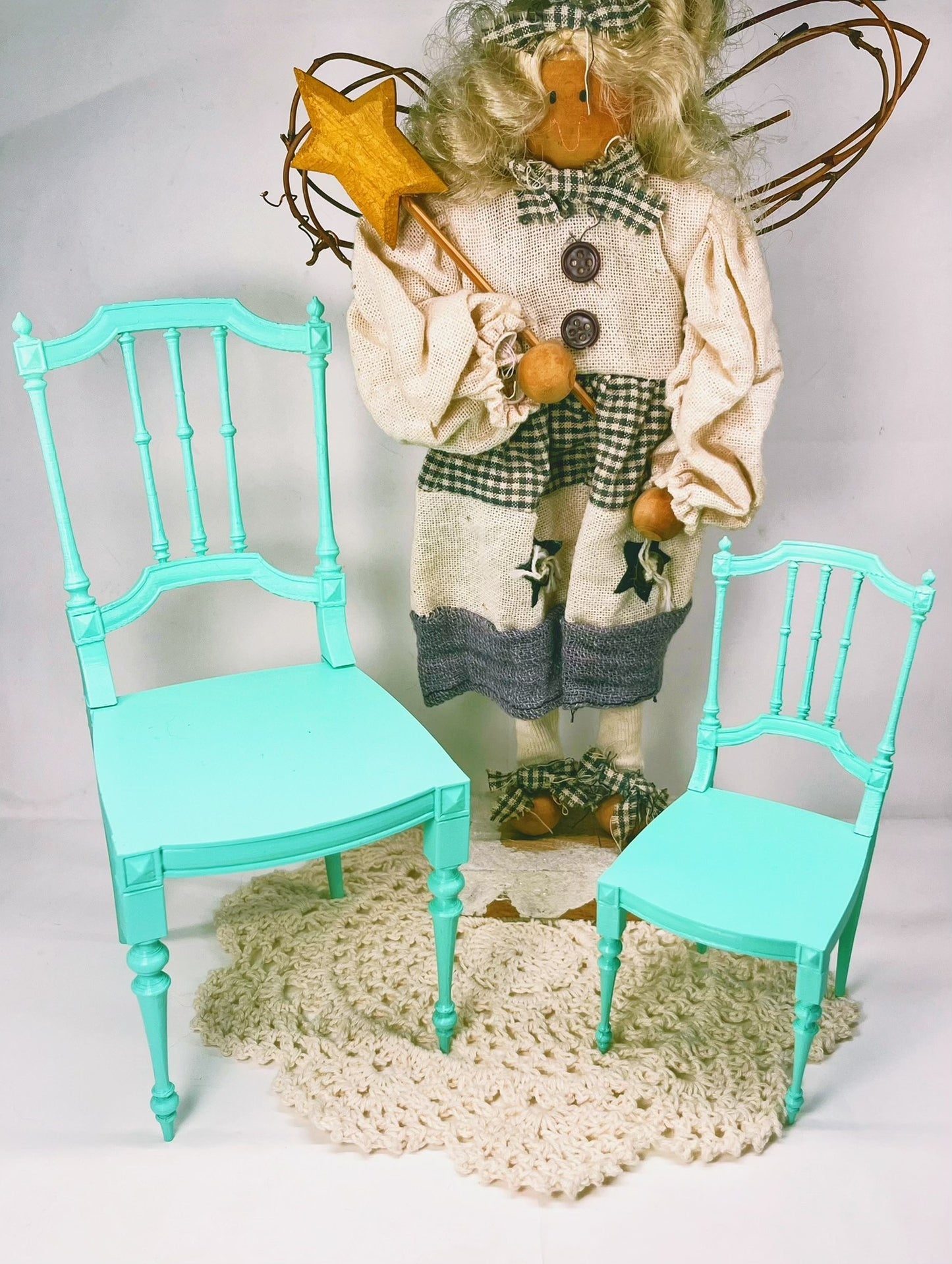 Chaises peintes au pistolet bleu Tiffany à l'échelle 1:6 et 1:8, meubles miniatures pour maison de poupée