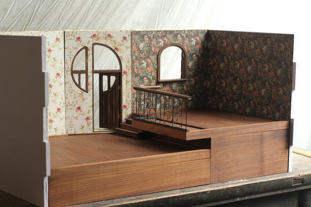 Split-Level Dollhouse, Material Kit or Finished – 1:12 & 1:6