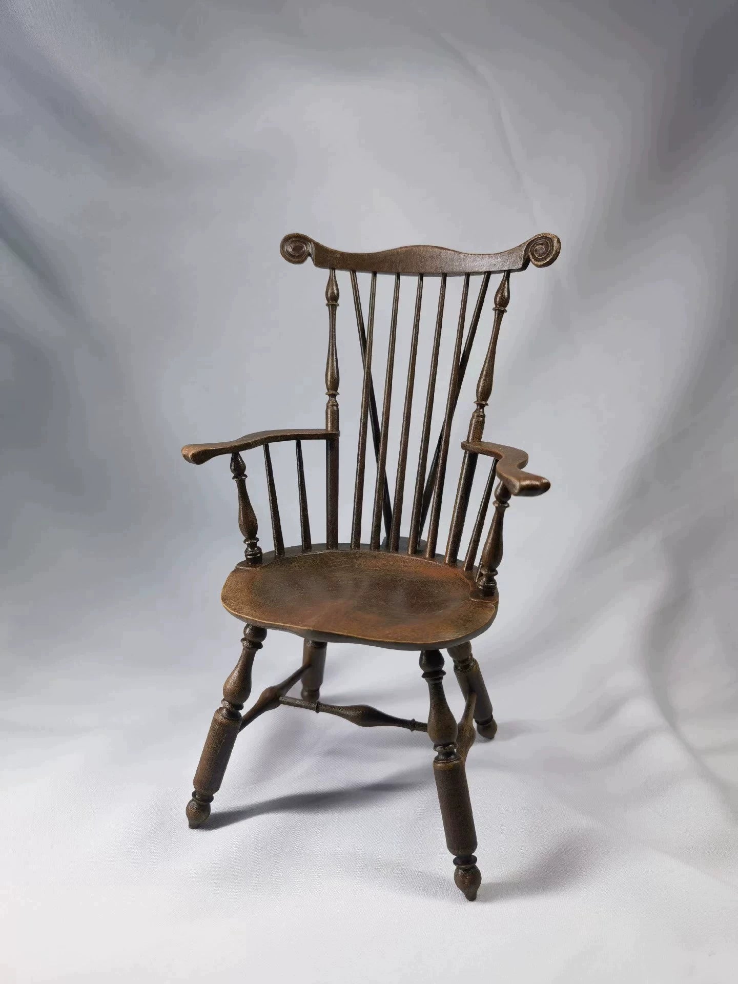 Silla Windsor de respaldo recto a escala 1:6, muebles para casa de muñecas en miniatura