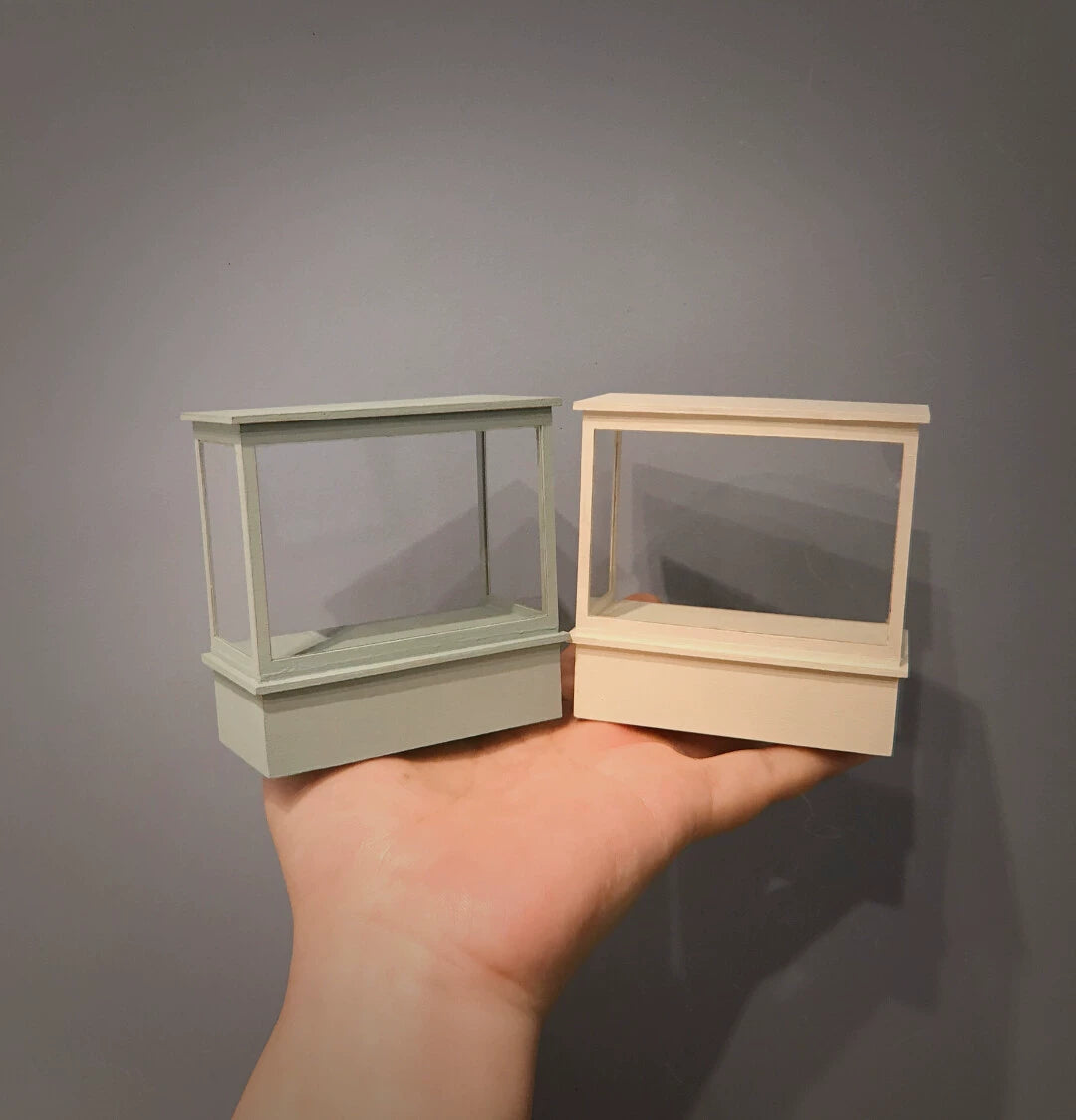 Meuble à gâteaux vintage miniature pour maison de poupée à l'échelle 1:12