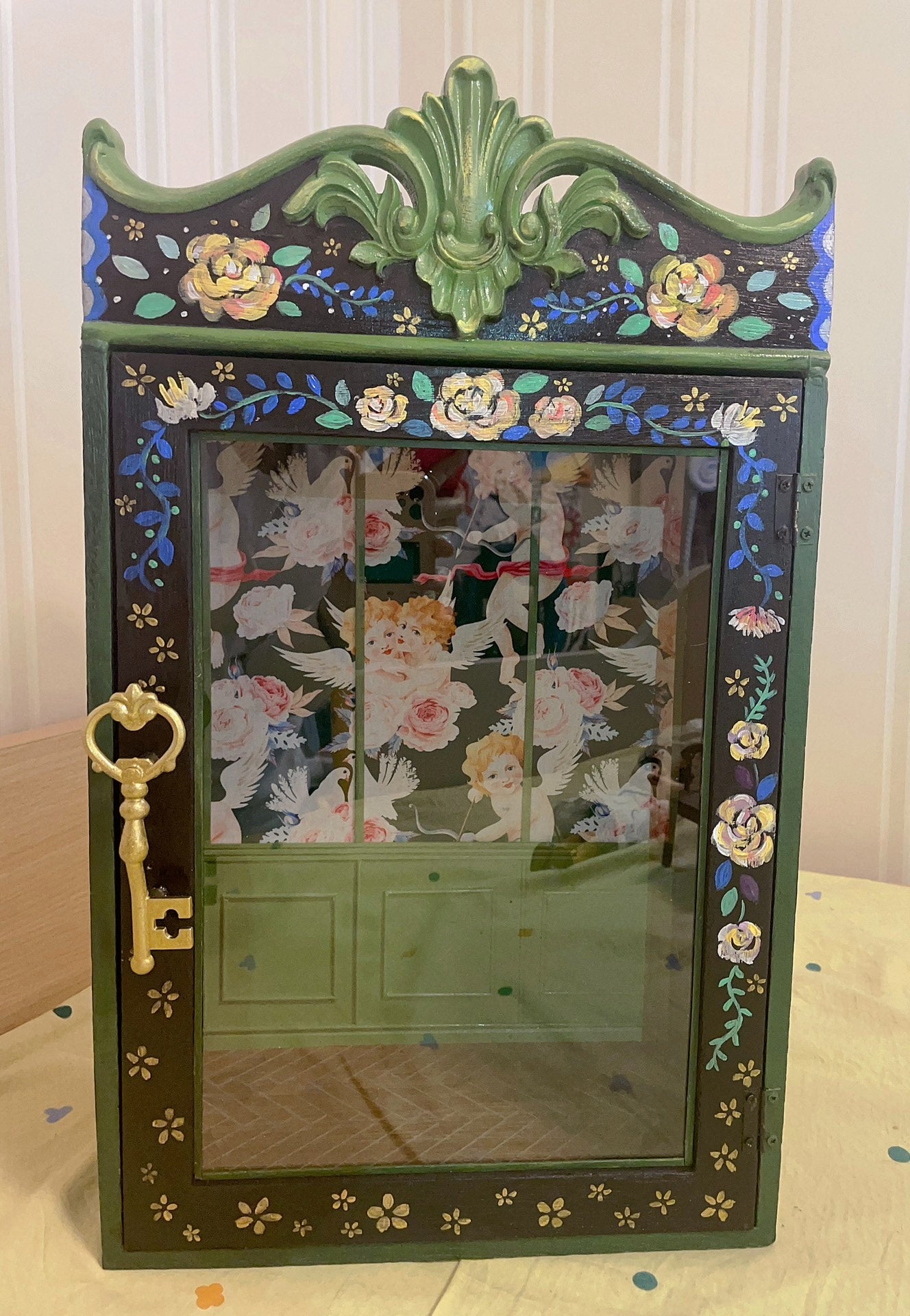 Casa de muñecas en miniatura estilo pintura al óleo vintage pintada a mano a escala 1:12, vitrina de jardín secreto