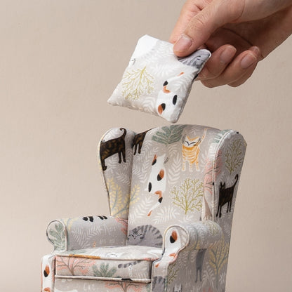 Fauteuil en tissu floral à thème chat échelle 1:6, meubles miniatures pour maison de poupée