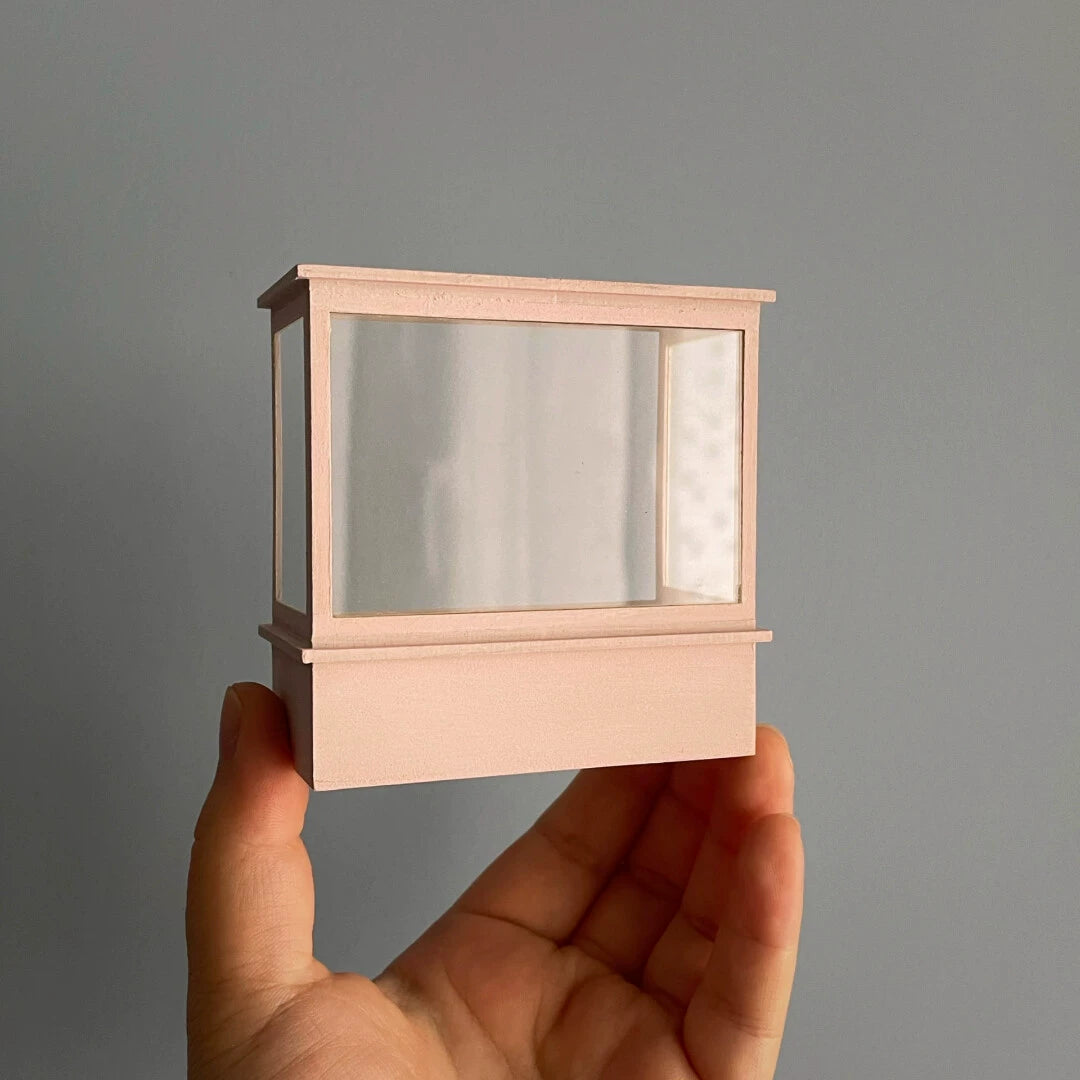 Meuble à gâteaux vintage miniature pour maison de poupée à l'échelle 1:12
