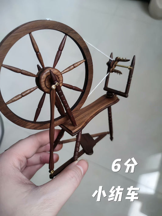 Muebles de casa de muñecas en miniatura a escala 1:6 con rueca