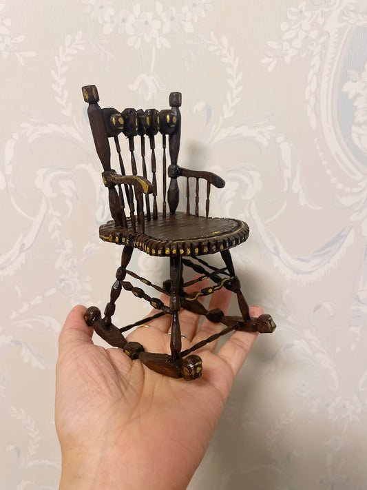 Chaise à bascule vintage miniature à l'échelle 1:6 pour maison de poupée Blythe