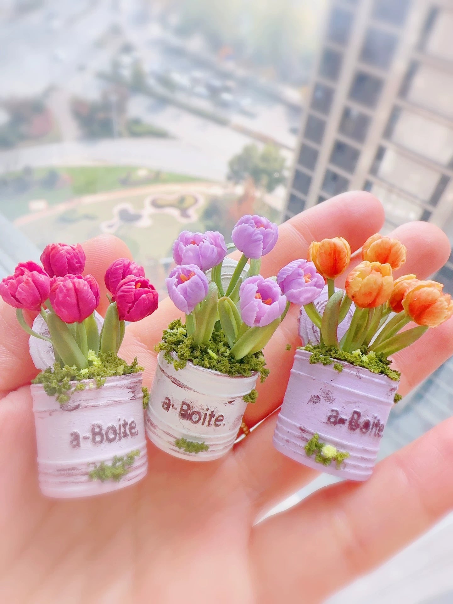 Decoración de casa de muñecas con flores de arcilla en miniatura a escala 1:12, muebles en miniatura de tulipán