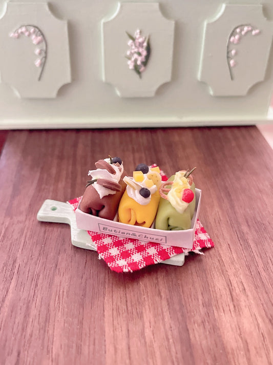 Scène de maison de poupée miniature à l'échelle 1:12 avec collection de gâteaux en argile, jeu de nourriture miniature