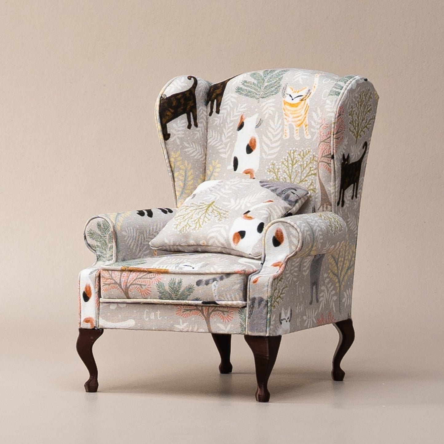 Fauteuil en tissu floral à thème chat échelle 1:6, meubles miniatures pour maison de poupée