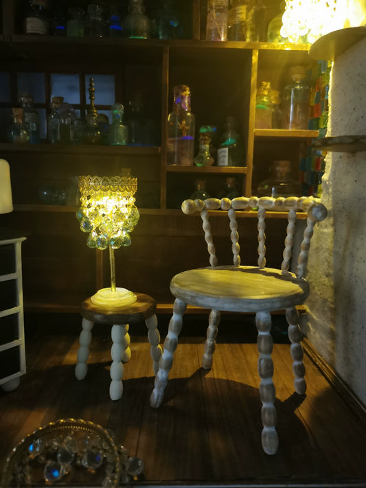 Silla de madera a escala 1:6, muebles de casa de muñecas en miniatura, taburete antiguo para muñecas Blythe