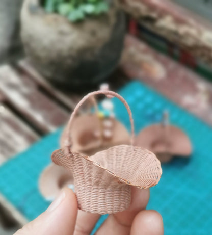 1:12 Scale Miniature Woven Flower Basket Small Handbag For Dollhouse BJD OB11 5cm Height