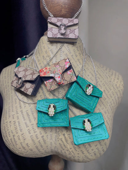 Bolso de diseño en miniatura a escala 1:12, diseño floral y liso de Dionisio para casa de muñecas.