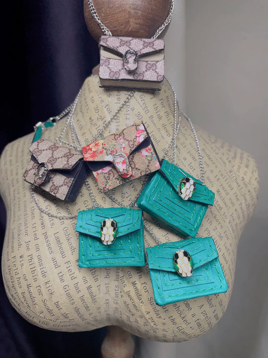 Bolso de diseño en miniatura a escala 1:12, diseño floral y liso de Dionisio para casa de muñecas.