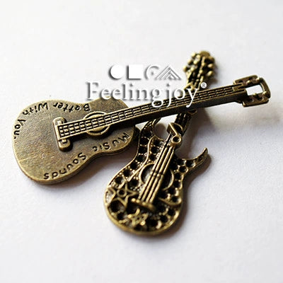 Accesorios de guitarra y bajo de metal vintage para casa de muñecas en miniatura a escala 1:12 para escenas de muñecas BJD