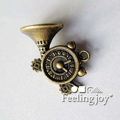 Accesorio para casa de muñecas en miniatura a escala 1:24: Trompeta de metal vintage para escenas DIY