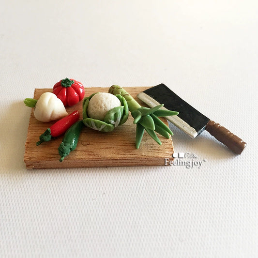 Juego de accesorios para casa de muñecas en miniatura a escala 1:12 con verduras realistas y tabla de cortar.