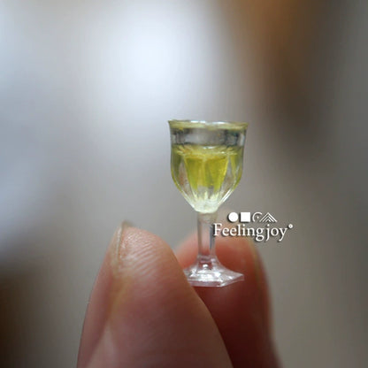 Verre à vin rouge miniature en plastique à l'échelle 1:24, accessoire de scène pour maison de poupée, modèle de nourriture, accessoire de jeu