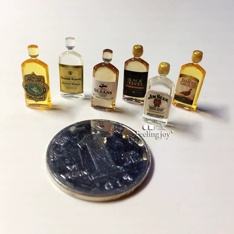 Kit de accesorios para casa de muñecas en miniatura a escala 1:12 con pequeñas botellas de vino y muebles en miniatura.