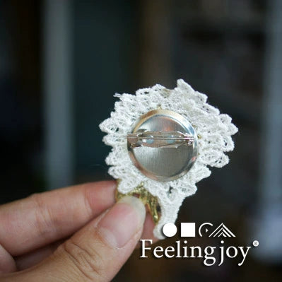 Accesorio para casa de muñecas en miniatura a escala 1:12: Broche del Bosque Encantador