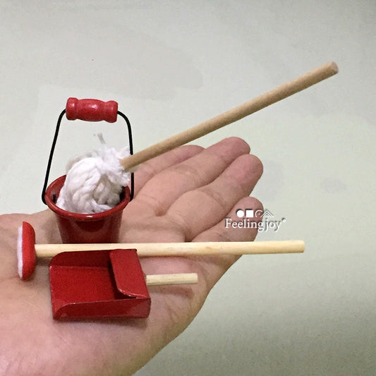 Juego de herramientas de limpieza para casa de muñecas en miniatura a escala 1:12: escoba, recogedor, fregona y cubo.