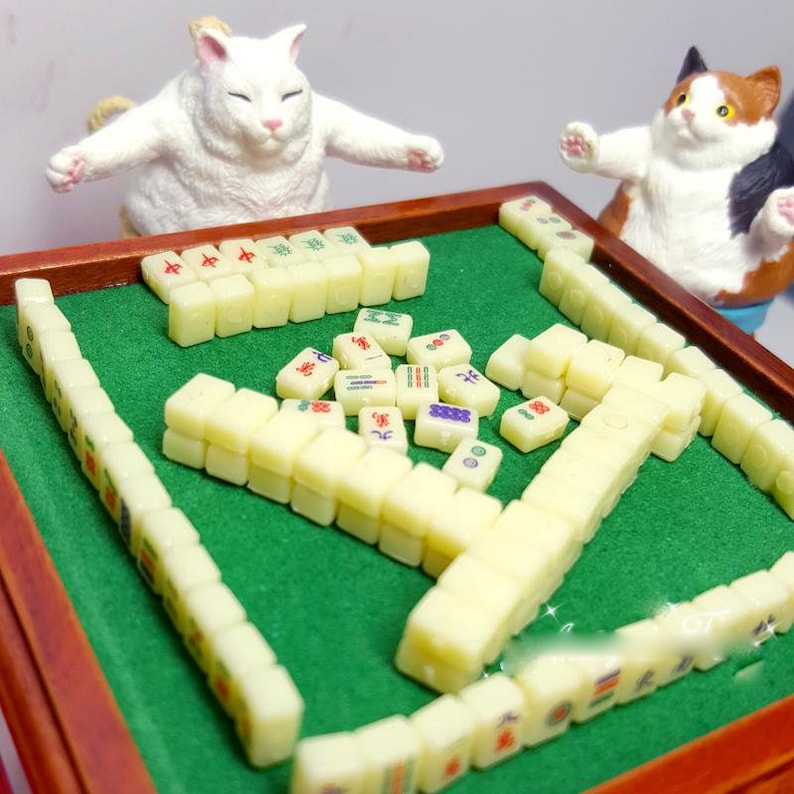 Ensemble de Mahjong chinois miniature à l'échelle 1:12 avec table et chaises pour maison de poupée, accessoires de chambre BJD, jeux de table de simulation à faire soi-même, jouets