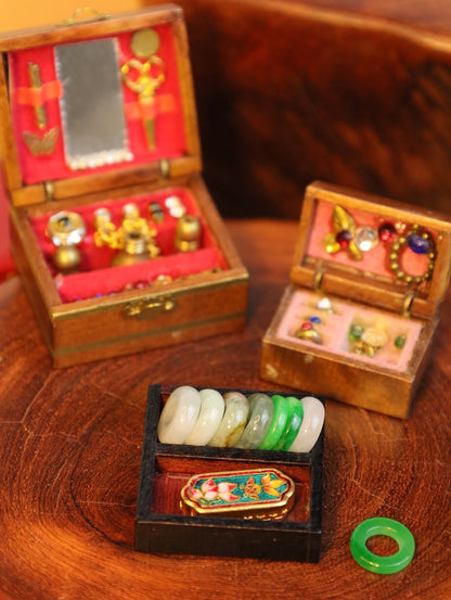 Caja de joyería antigua de estilo chino en miniatura, hecha a mano a escala 1:12, con bandeja hueca de jade y hebilla de esmalte, accesorio para casa de muñecas Blythe Ob11.