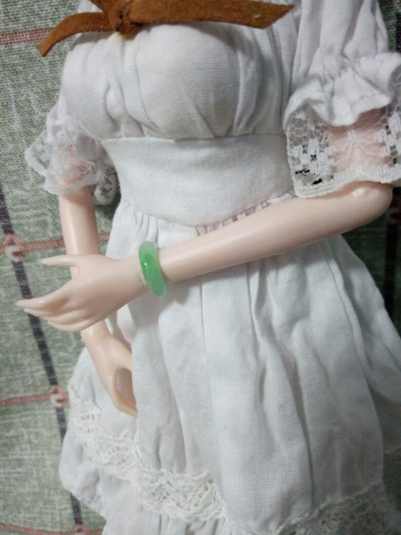 Caja de joyería antigua de estilo chino en miniatura, hecha a mano a escala 1:12, con bandeja hueca de jade y hebilla de esmalte, accesorio para casa de muñecas Blythe Ob11.