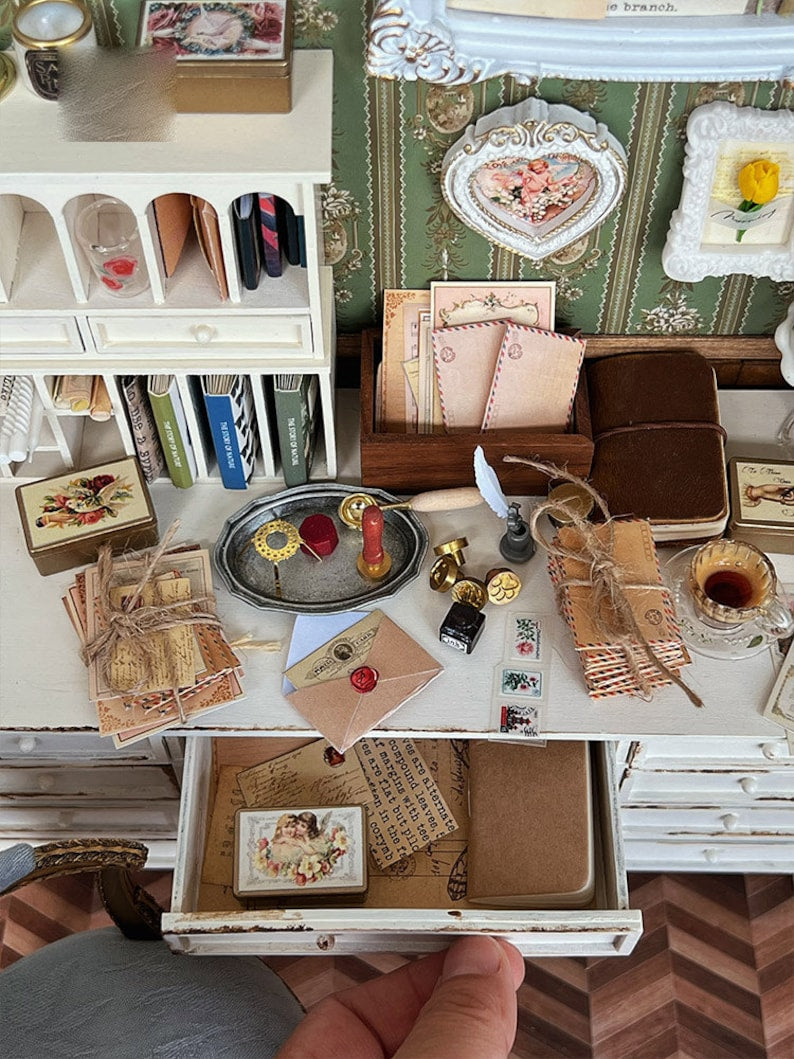1:12 Scale Miniature Dollhouse DIY Simulation Wax Seal Model Mini Scrapbook Envelope Feather Pen Blythe BJD GSC Toy Accessories Desktop Decor