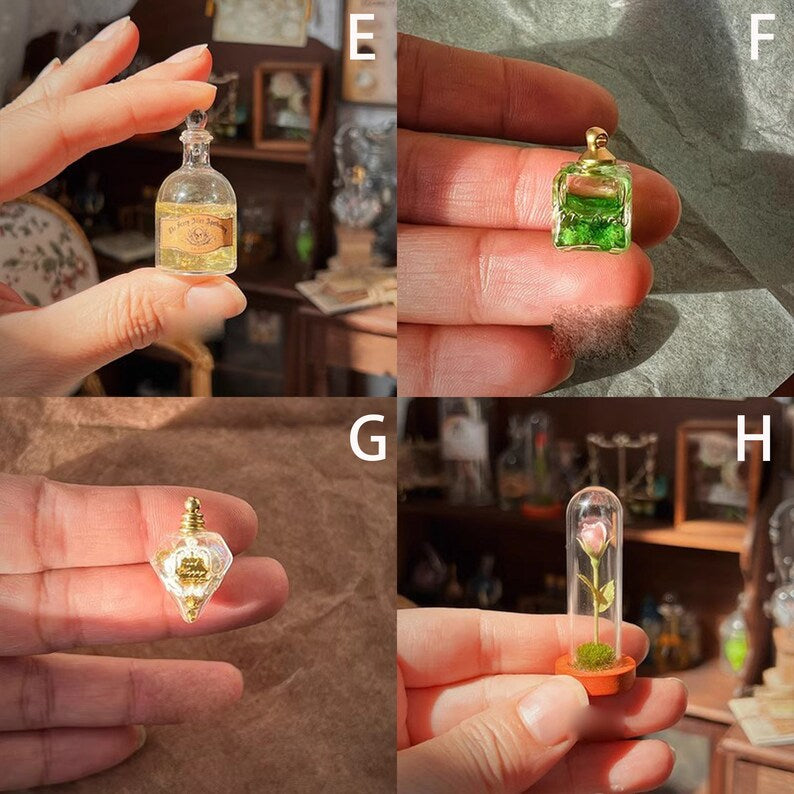 Gabinete de madera en miniatura a escala 1:12 con cajones para decorar la sala de estar de la casa de muñecas.