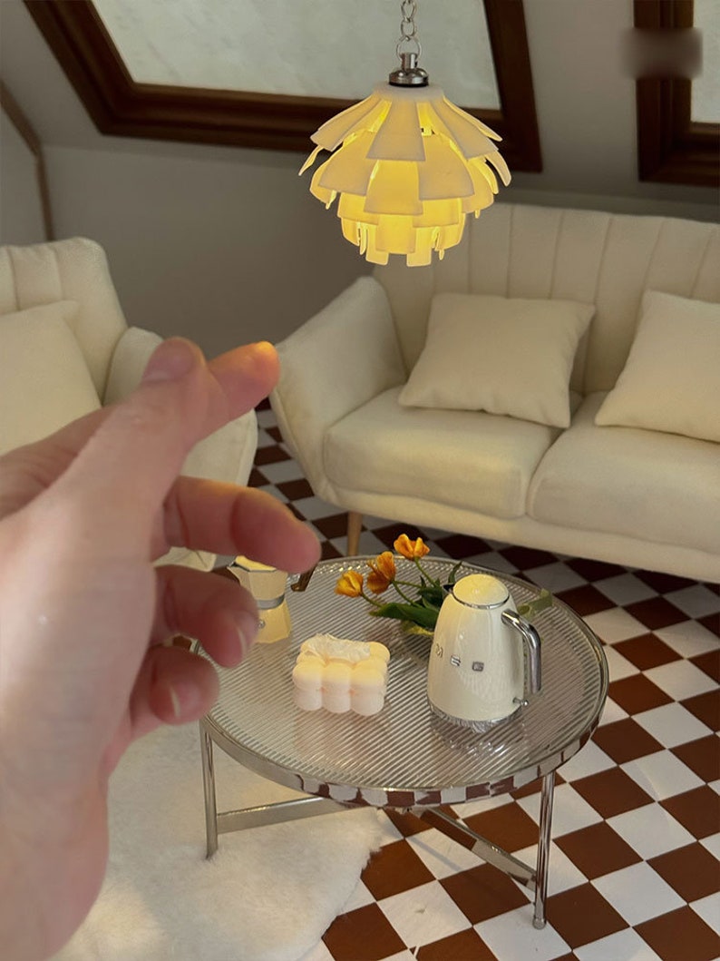 Lustre miniature en forme de pomme de pin à l'échelle 1:6 pour maison de poupée BJD Blythe, accessoire d'éclairage, décoration d'intérieur