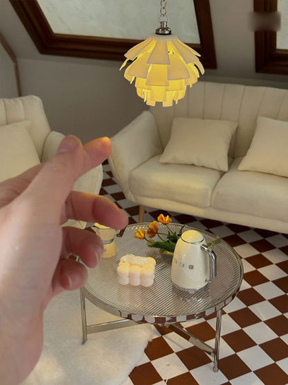 Lustre miniature en forme de pomme de pin à l'échelle 1:6 pour maison de poupée BJD Blythe, accessoire d'éclairage, décoration d'intérieur