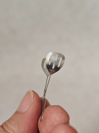 Pinza de pan de metal en miniatura a escala 1:6, hecha a mano, accesorios de cocina para casa de muñecas BJD Blythe, juguetes para niños.